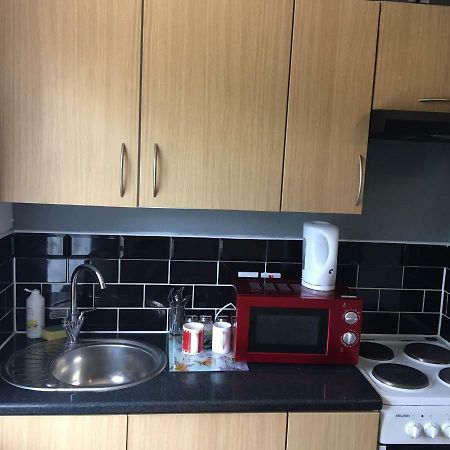 Hatfield Save-Money Rooms - 10Over10 For Price! Экстерьер фото