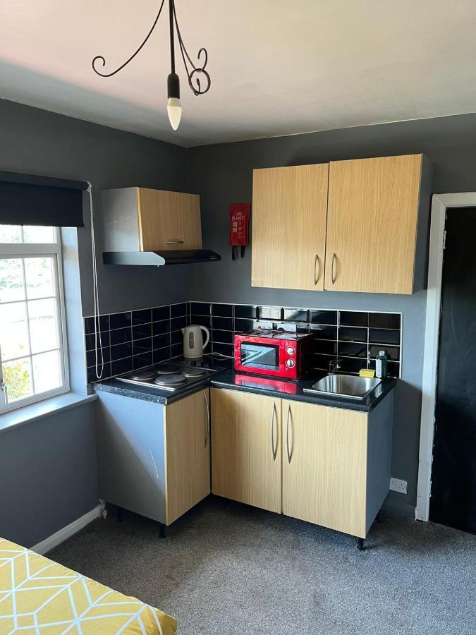 Hatfield Save-Money Rooms - 10Over10 For Price! Экстерьер фото