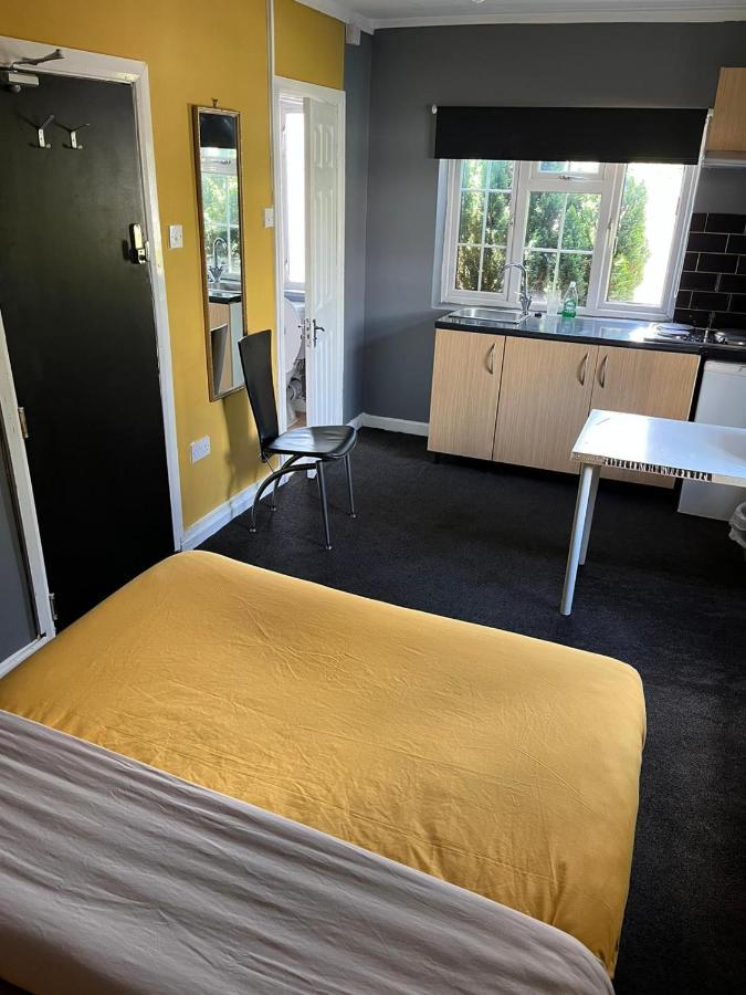 Hatfield Save-Money Rooms - 10Over10 For Price! Экстерьер фото