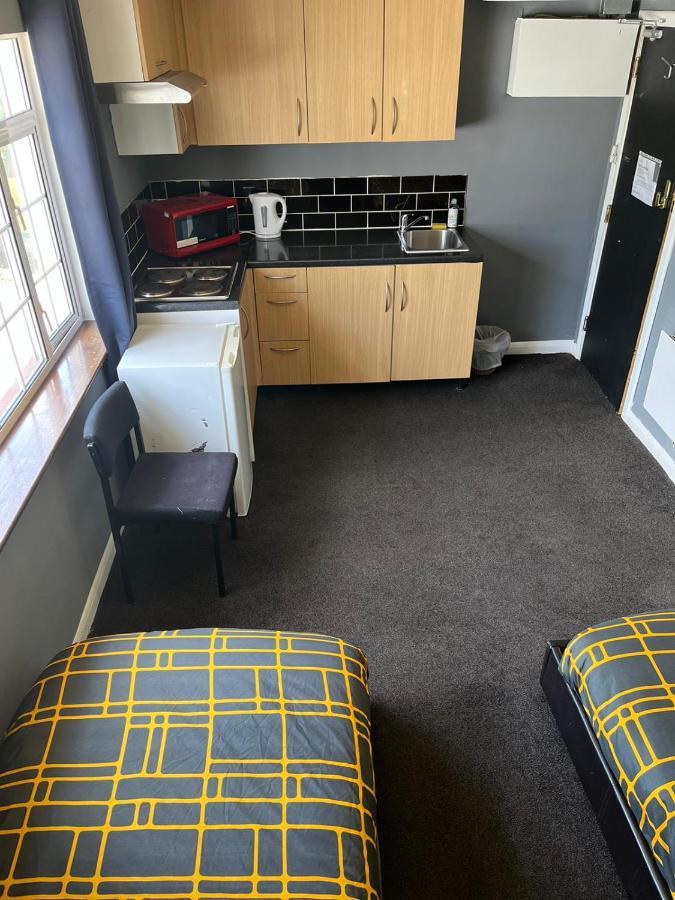 Hatfield Save-Money Rooms - 10Over10 For Price! Экстерьер фото