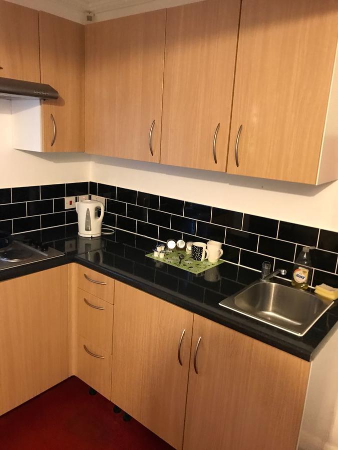 Hatfield Save-Money Rooms - 10Over10 For Price! Экстерьер фото