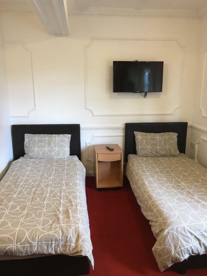 Hatfield Save-Money Rooms - 10Over10 For Price! Экстерьер фото