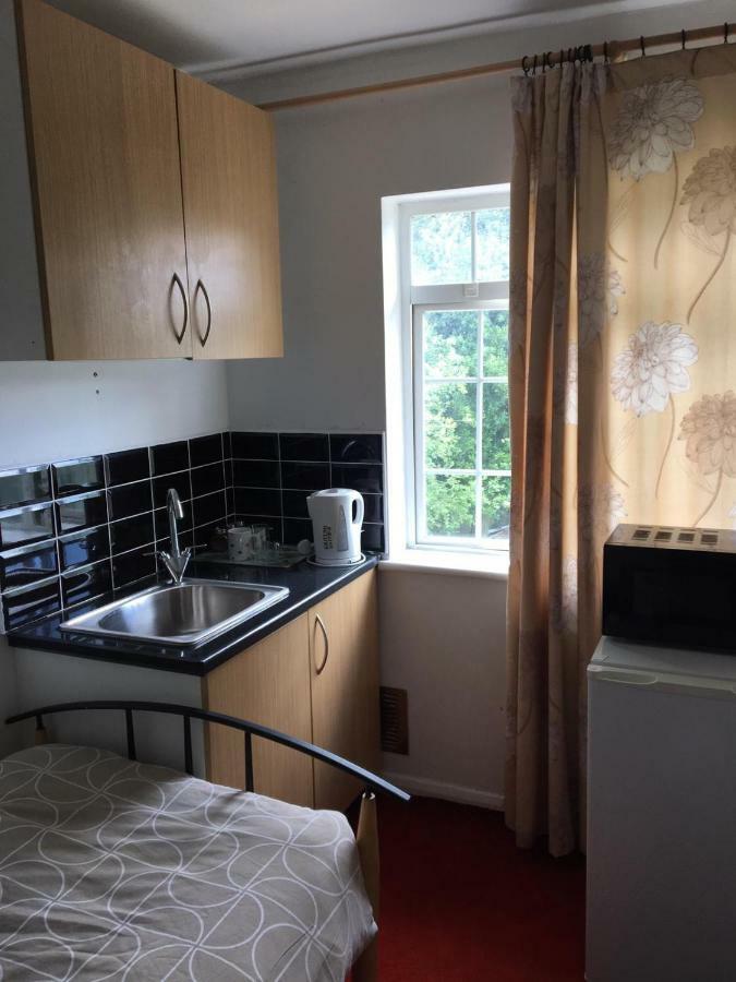 Hatfield Save-Money Rooms - 10Over10 For Price! Экстерьер фото