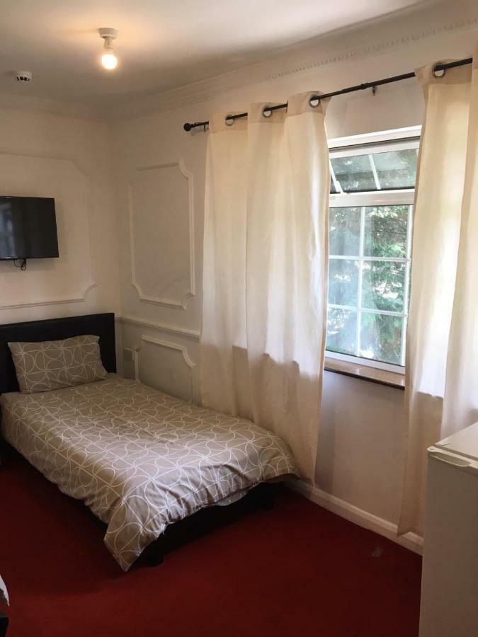 Hatfield Save-Money Rooms - 10Over10 For Price! Экстерьер фото