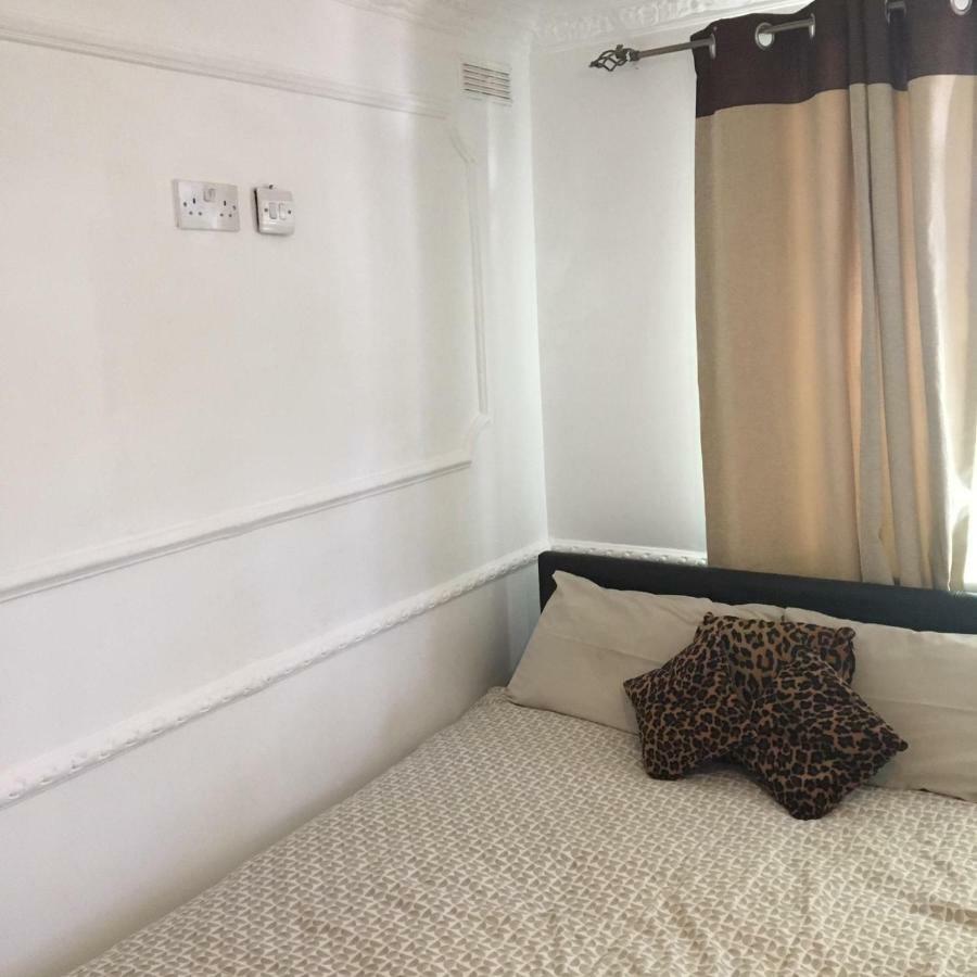 Hatfield Save-Money Rooms - 10Over10 For Price! Экстерьер фото