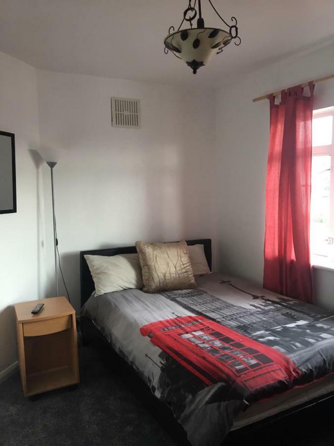 Hatfield Save-Money Rooms - 10Over10 For Price! Экстерьер фото