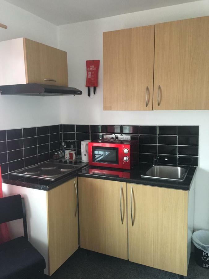 Hatfield Save-Money Rooms - 10Over10 For Price! Экстерьер фото